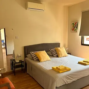 Prázdninový dům Extremely Comfy With Spacious Private Terrace 10min Walk To The & In Town, Larnaca